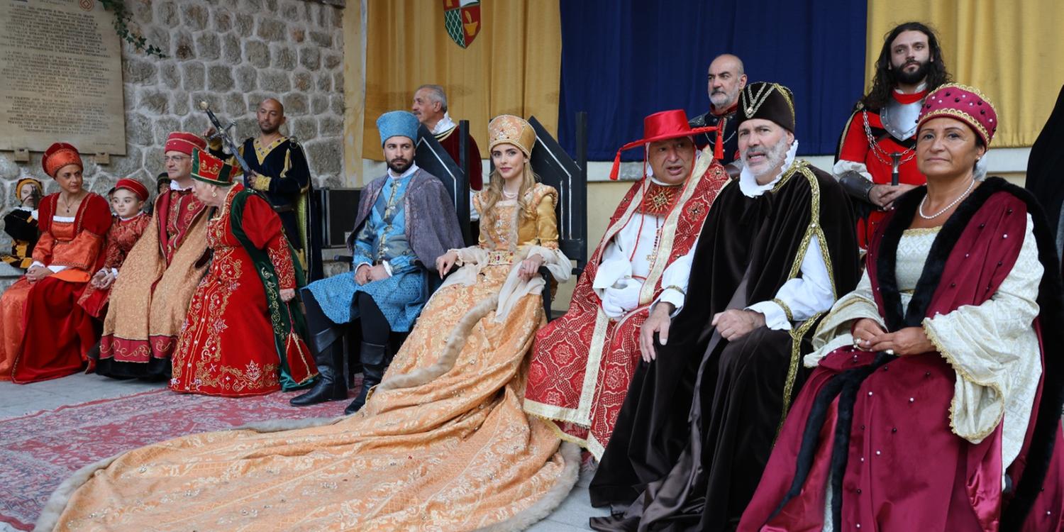 Alla Tavola Della Principessa Costanza